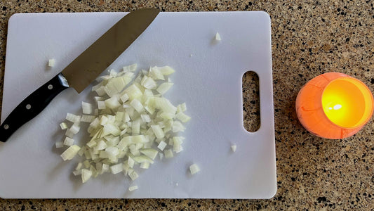 How To Cun An Onion Without Crying Using a Candle Method