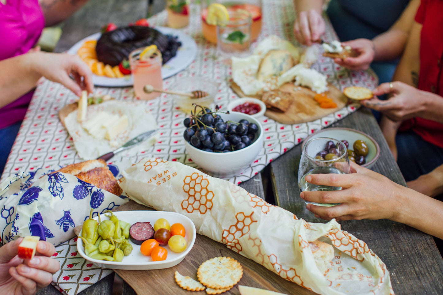 Bee's Wrap® Bread Beeswax Wrap | Reusable XL (17" x 23") - Bees & Bears Print